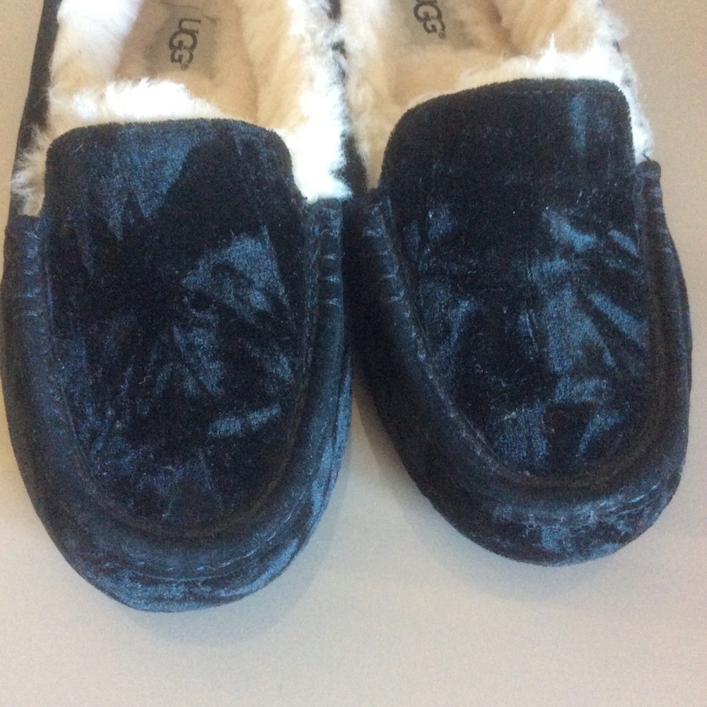 Ugg Slipper - image 4